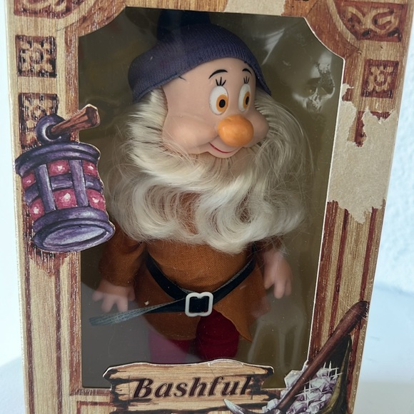 Disney Snow White Bashful Figurine - Picture 5 of 8